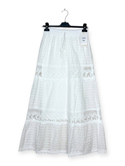 Langer Rock aus Broderie anglaise und Spitze
