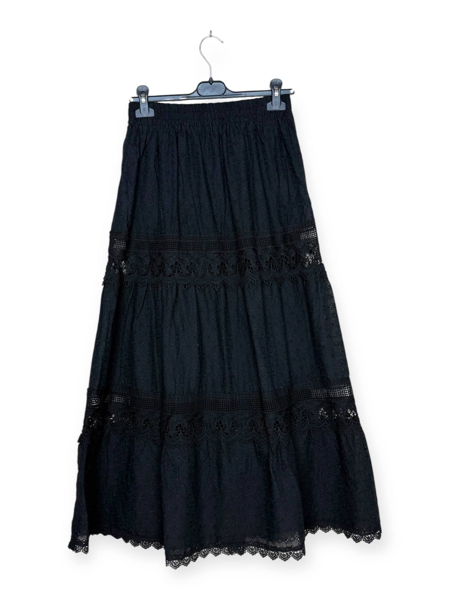 Langer Rock aus Broderie anglaise und Spitze