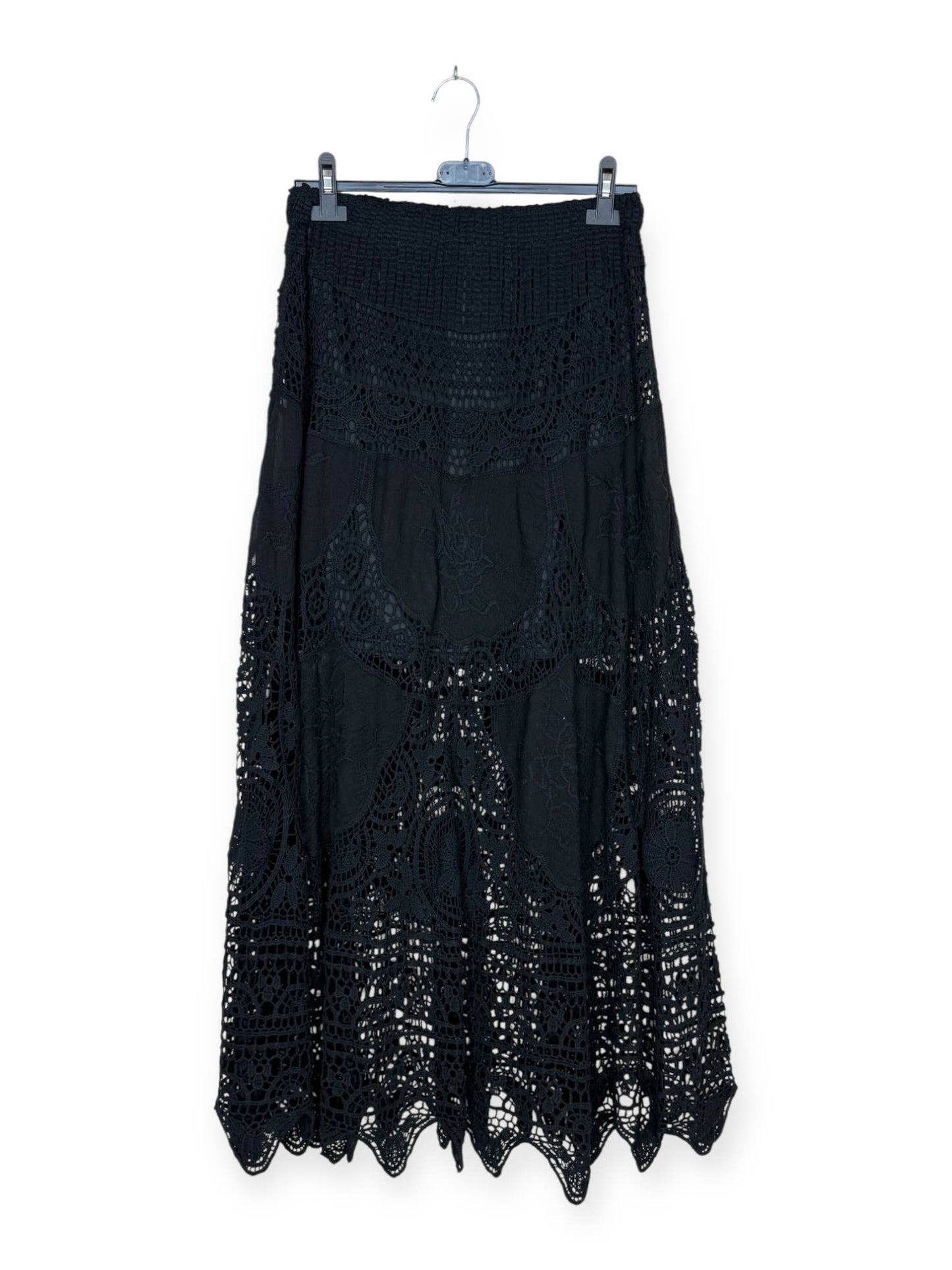 Langer Rock aus Spitze und Broderie Anglaise