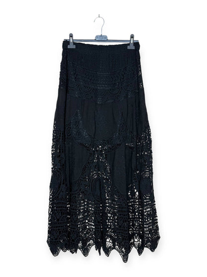 Langer Rock aus Spitze und Broderie Anglaise
