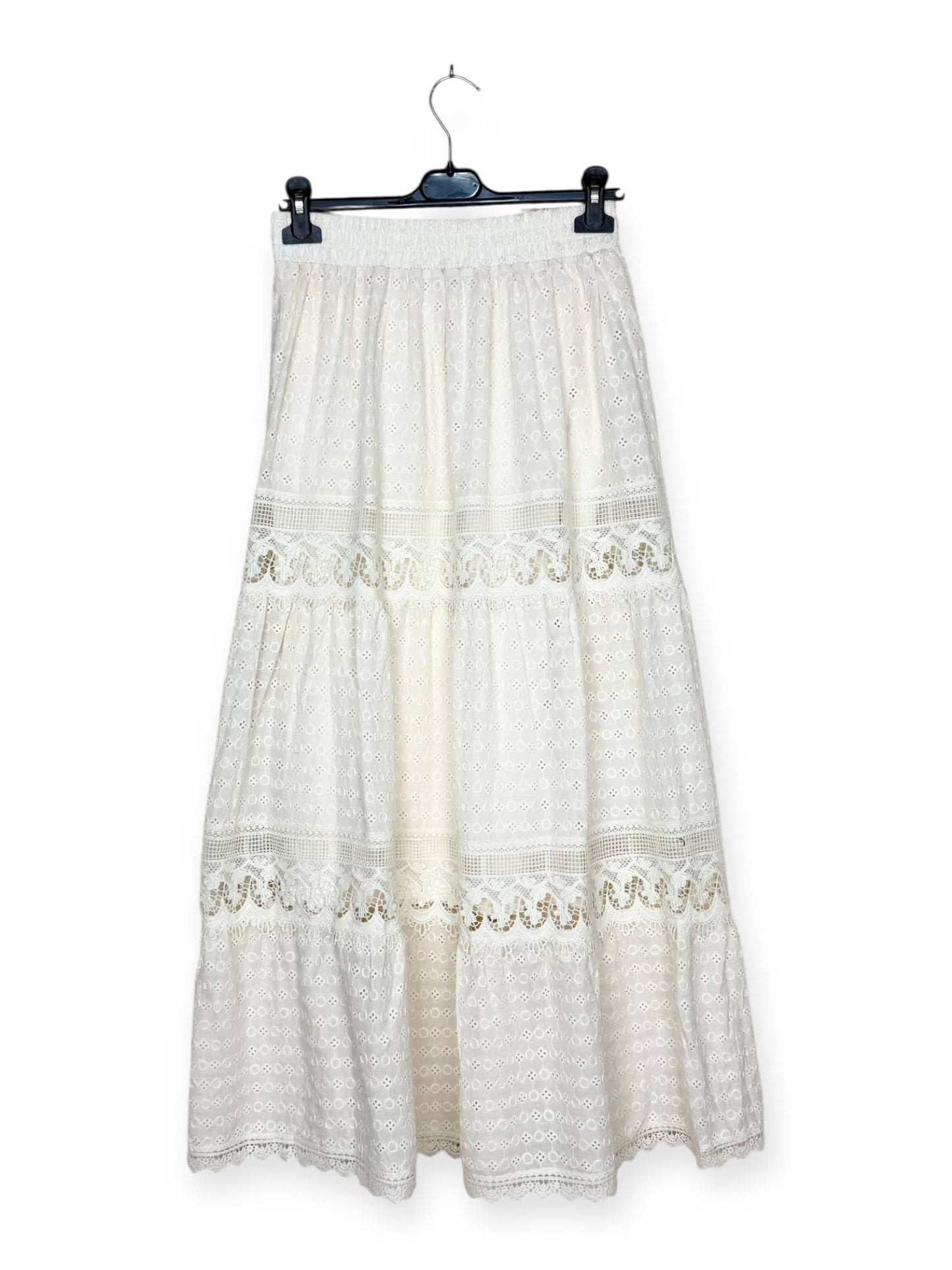 Langer Rock aus Broderie anglaise und Spitze
