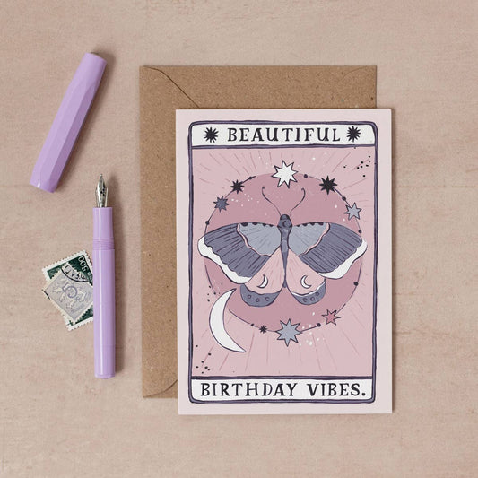 Geburtstagskarte „Mottenschwingungen“ | Tarot-Karten-Design
