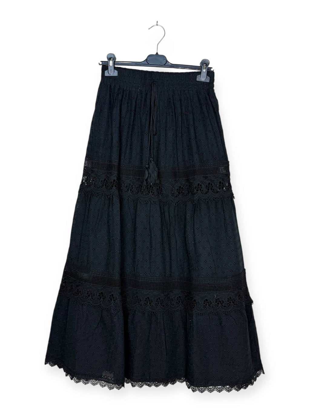 Langer Rock aus Broderie anglaise und Spitze