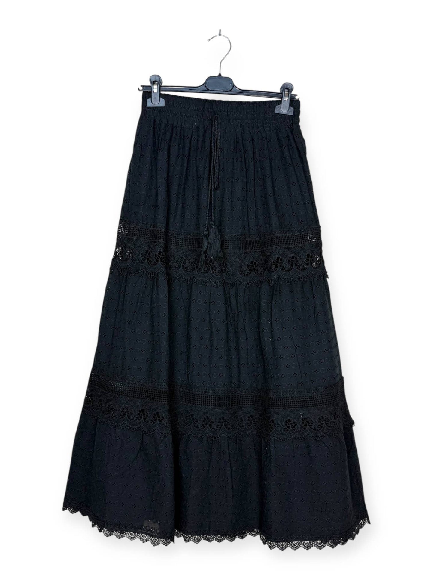 Langer Rock aus Broderie anglaise und Spitze