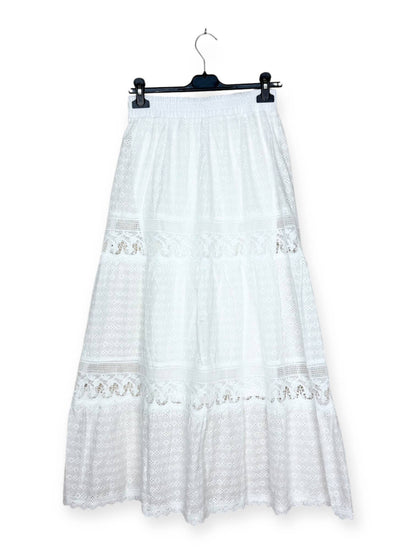 Langer Rock aus Broderie anglaise und Spitze